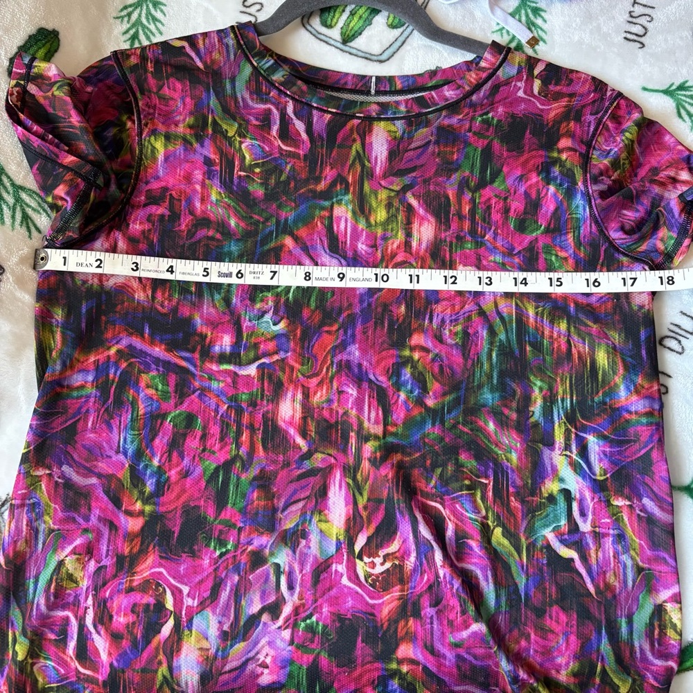 5/$25 ๐ Lululemon tshirt - Picture 5 of 6